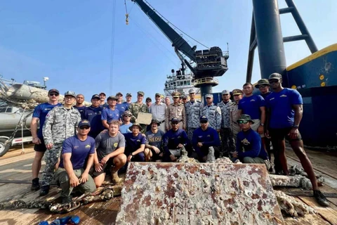 Thai Navy completes salvage of sunken ship