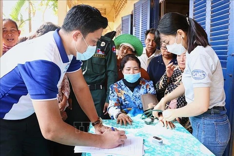 Vietnam offers free health check-ups to residents in Cambodian province