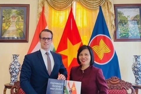 Hungarian magazine wants to publish more information of Vietnam