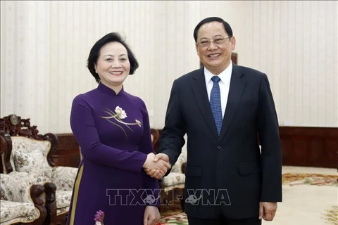 Lao PM hails cooperation of Vietnamese, Lao ministries