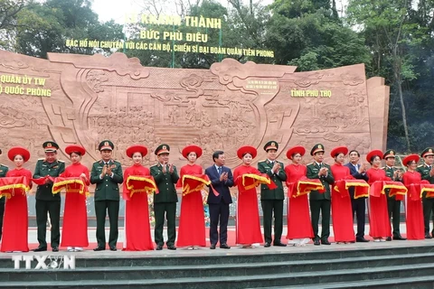 Bas-relief featuring talks between Uncle Ho and soldiers inaugurated