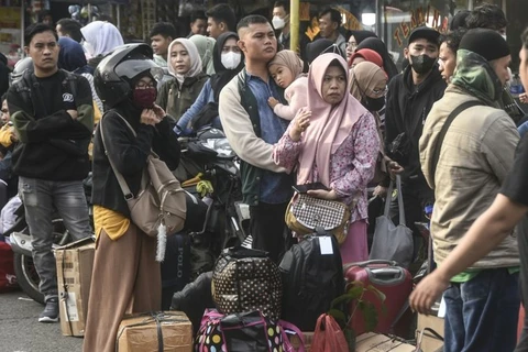 Young people in Indonesia put off marriage