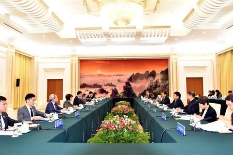 Economic committees of Vietnamese, Chinese legislatures exchange information, experience