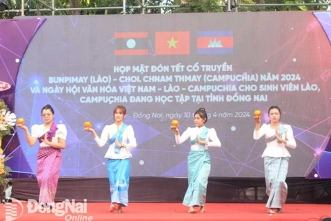 Dong Nai organises traditional New Year celebration for Lao, Cambodian students