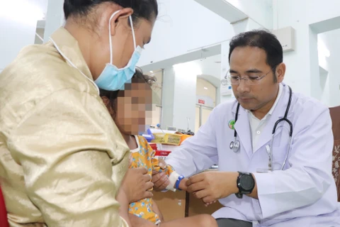 Cambodian dengue child patient treated in Vietnamese hospital