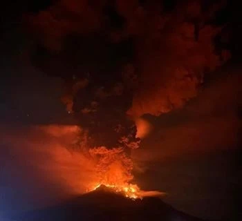 Indonesia: Ruang volcano's eruption forces 11,000 people to evacuate 