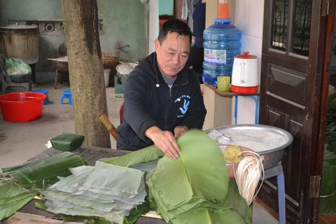 Sticky rice cake village thrives