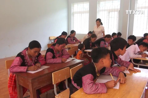 Teacher helps ethnic minorities in Hoa Binh escape illiteracy 