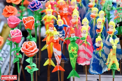 Toy figurine making in Xuan La village