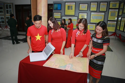 Exhibition proves Vietnam’s sovereignty over archipelagos