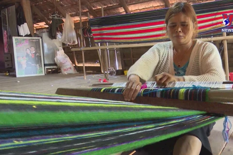 Unique brocade weaving craft of Vietnamese ethnic groups