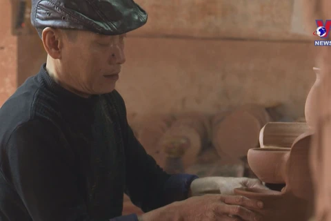 Phu Lang pottery village busy ahead of Tet
