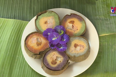 Tra Cuon cylindrical sticky rice cakes: A Tet speciality