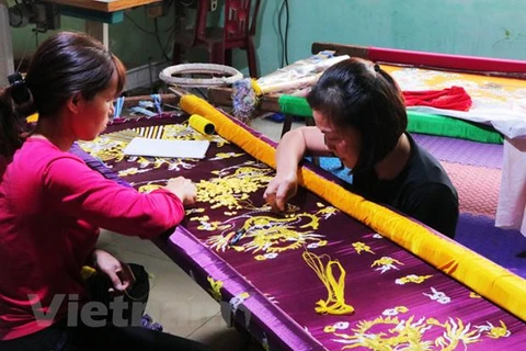 Dong Cuu - the only royal robe embroidering village in Hanoi