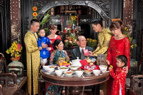 Vietnamese family traditions in the Lunar New Year festival