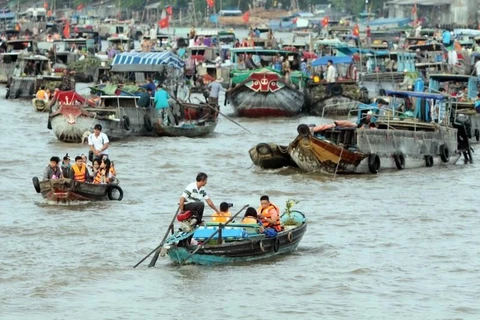 Floating market: An art of living in Mekong delta