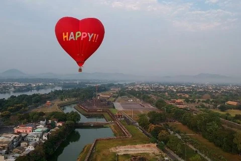 Hot air balloon festival attracts attention in Vietnam