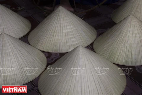 Poem in the conical hat - the iconic beauty of Hue