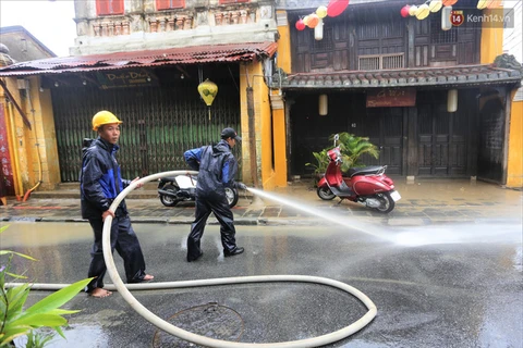 Cleaning process begins in Hoi An after Typhoon Molave