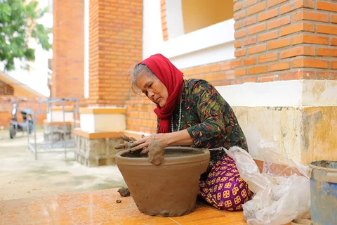 Visit a 100 years old traditional pottery village to see Chăm ethnic people's ceramics