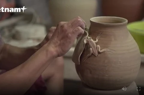 Portrait of a 'crazy artisan' of Bat Trang pottery village