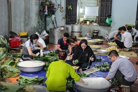 The smell and taste of Tet in the chung cakes of Tranh Khuc craft village