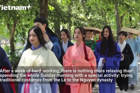 Young people excited to wear traditional costumes on the walking street of Hoan Kiem Lake