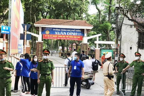 Local forces do their best to support the National High School Graduation Exam