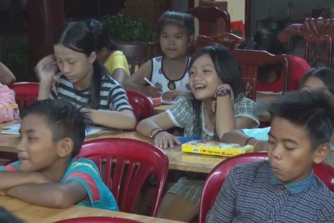 Makeshift class thrives at Binh Phuoc Pagoda