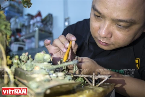 Artist draws history with scale models