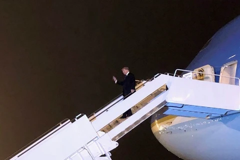 US President arrives in Hanoi