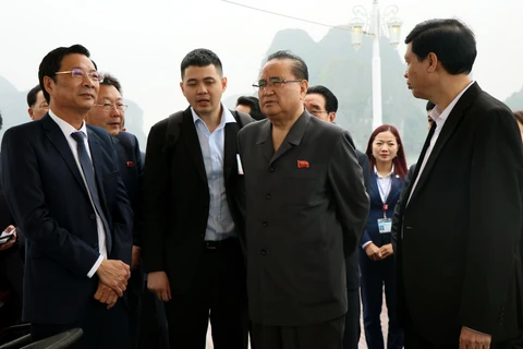 Workers' Party of Korea delegation visit Ha Long Bay