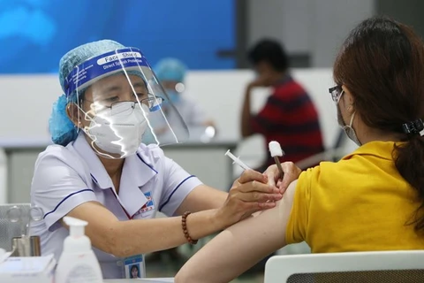 Vietnam outperforms regional countries in COVID-19 vaccination race