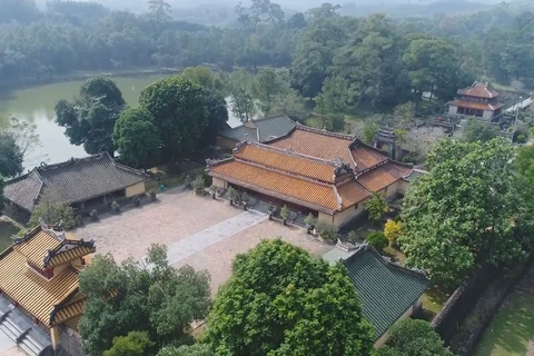 Hue man preserving imperial glazed ceramic tiles