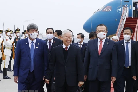 Party leader begins China visit