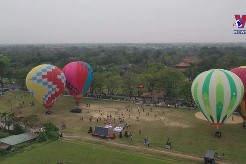 Hot air balloons liven up Hue Festival