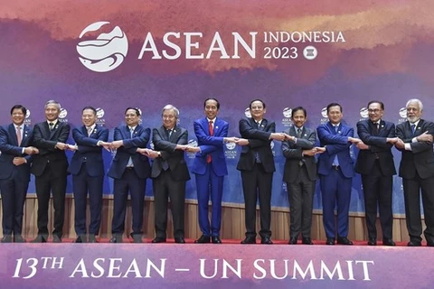 PM attends summits between ASEAN and partners