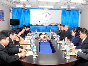 Vietnam, Lao news agencies bolster cooperation