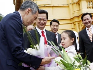 Vietnam, Singapore pledge to boost comprehensive ties