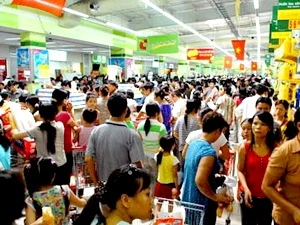 Markets spilleth over with Tet shoppers