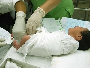 Vietnam, Laos cooperate in child health care 