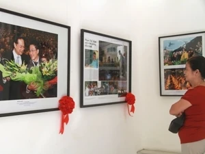“Golden Moment” media photo exhibition opens 
