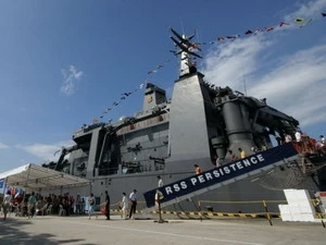 Singapore’s naval ship visits Da Nang 