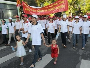 Around 5,000 walk for the poor 