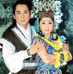 Cai luong artist Kim Tu Long (left) poses with actress Thoai My. Long will celebrate his 30-year career by a live performance in HCM City this week. (Source: VNS)