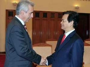 PM Nguyen Tan Dung receives the Sachsen-Anhalt State Governor (source: VNA)