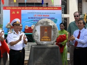 At the hand-over ceremony (Photo: VNA)