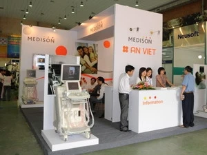 A booth introducing products at the event (Source: medipharmvietnam.com)
