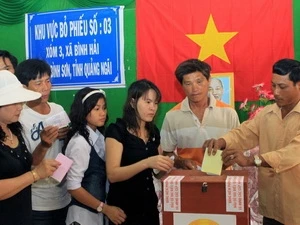 Voters in Phuoc Thien village, Binh Hai commnue, Binh Son district, Quang Ngai province (Source: VNA) 