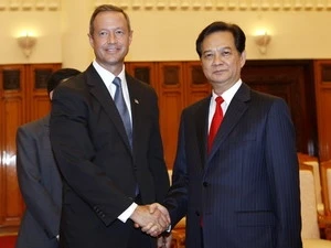 PM Nguyen Tan Dung receives Governor of the Maryland state, Martin O’Malley (source: VNA)